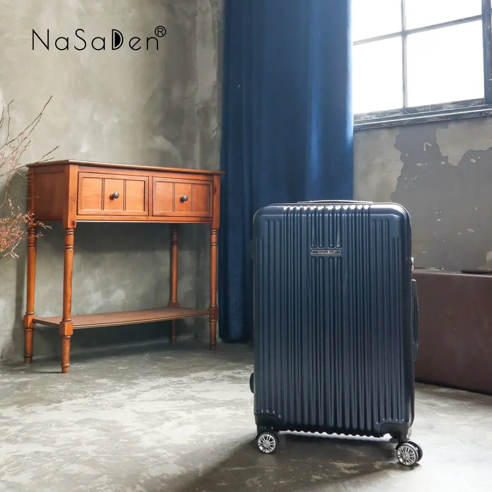 【微瑕疵福利品】二代版 毓 NaSaDen納莎登新無憂霧面髮絲紋拉鍊行李箱【紳士藍】26吋/29吋 - 采寓生活館NaSaDen